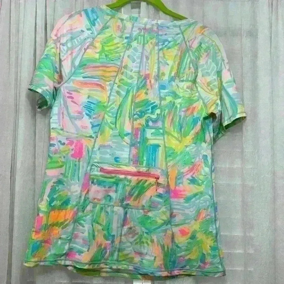 Lilly Pulitzer Luxletic Medium Rashguard Top with back zip pocket. Item# 9T - Picture 5 of 6